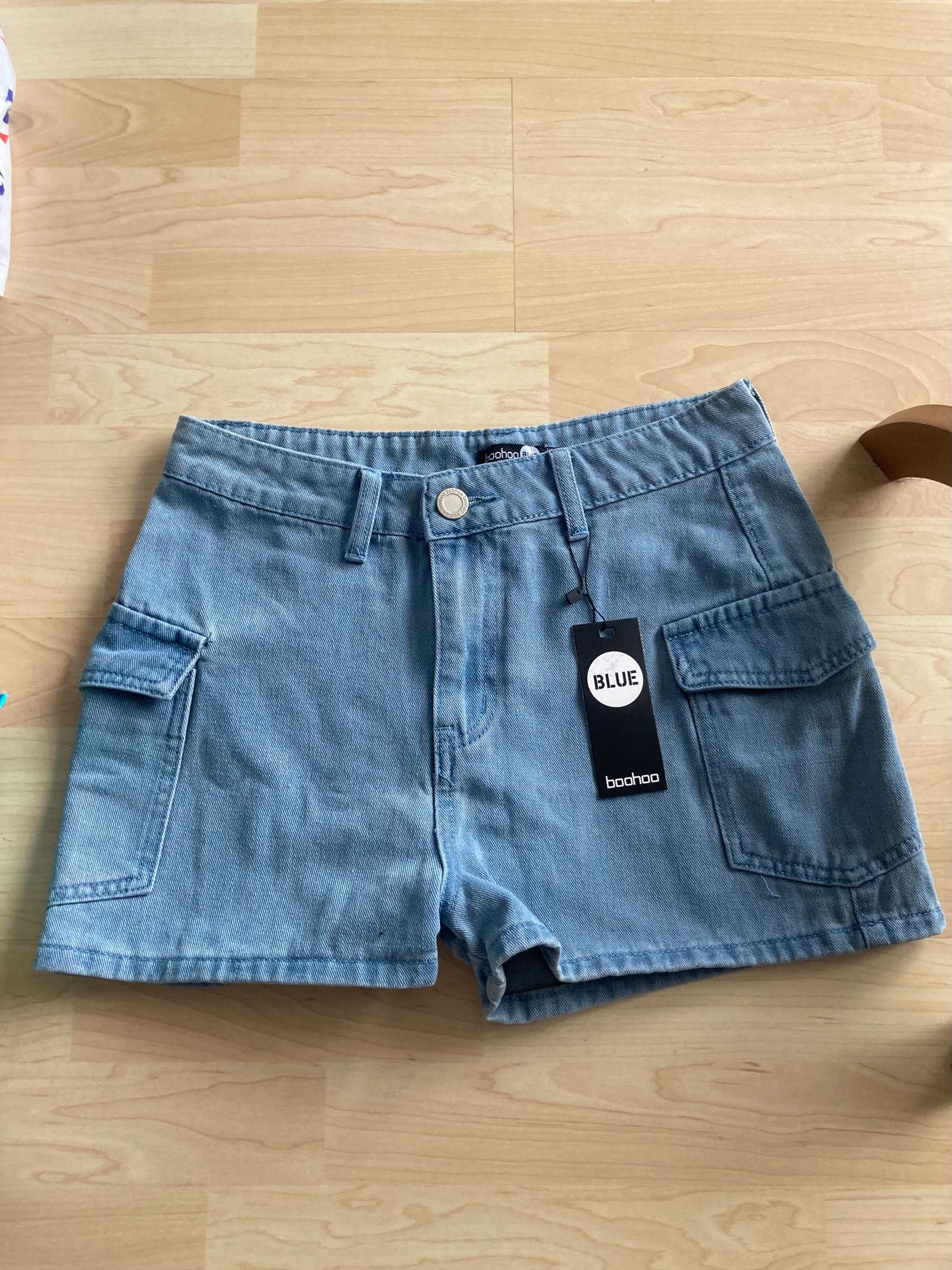 Très beau short en jean taille 38